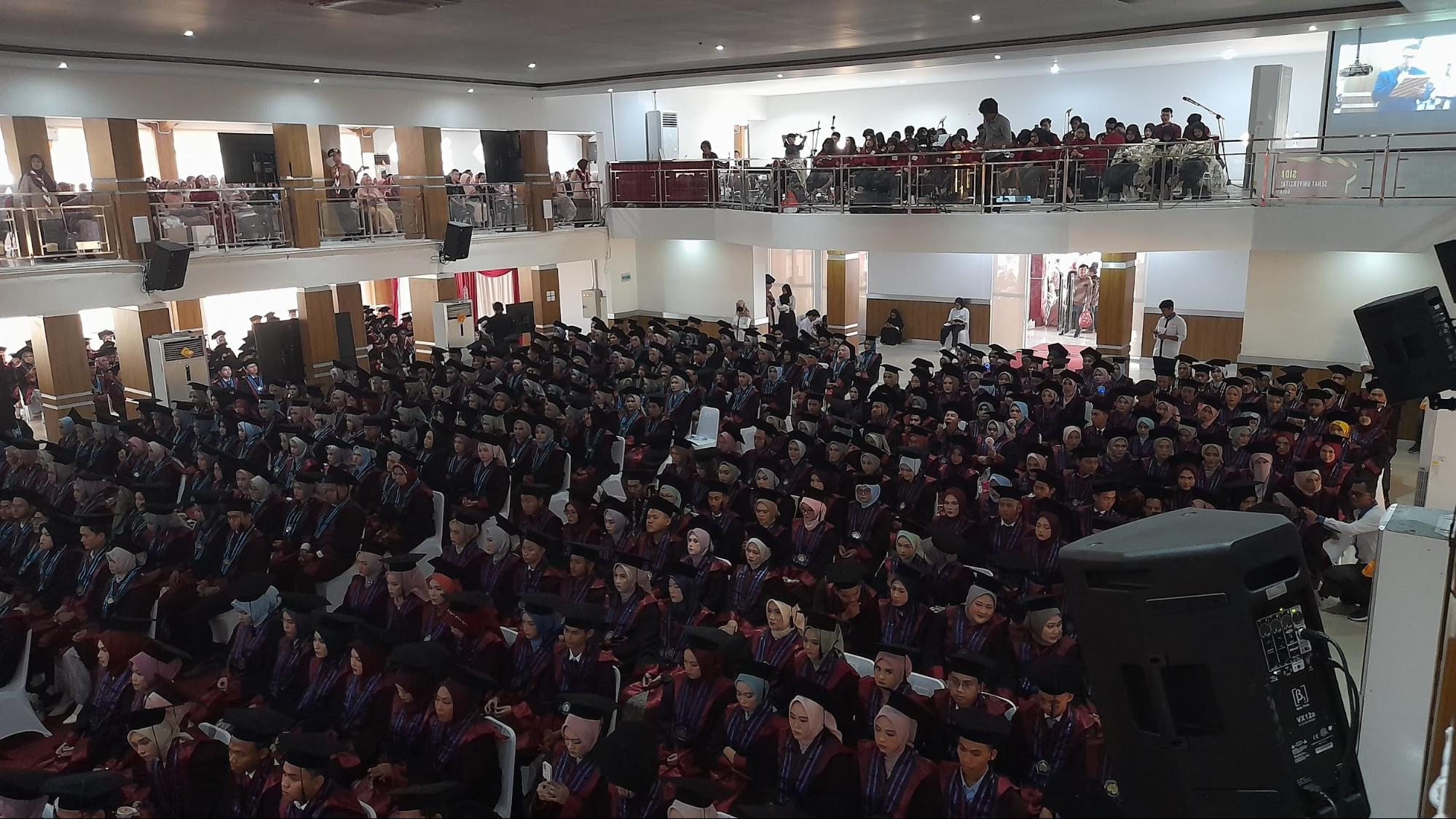 Thumbnail Artikel Ragam Persiapan hingga Harapan Wisuda Gelombang I Unsika Tahun Akademik 2023/2024