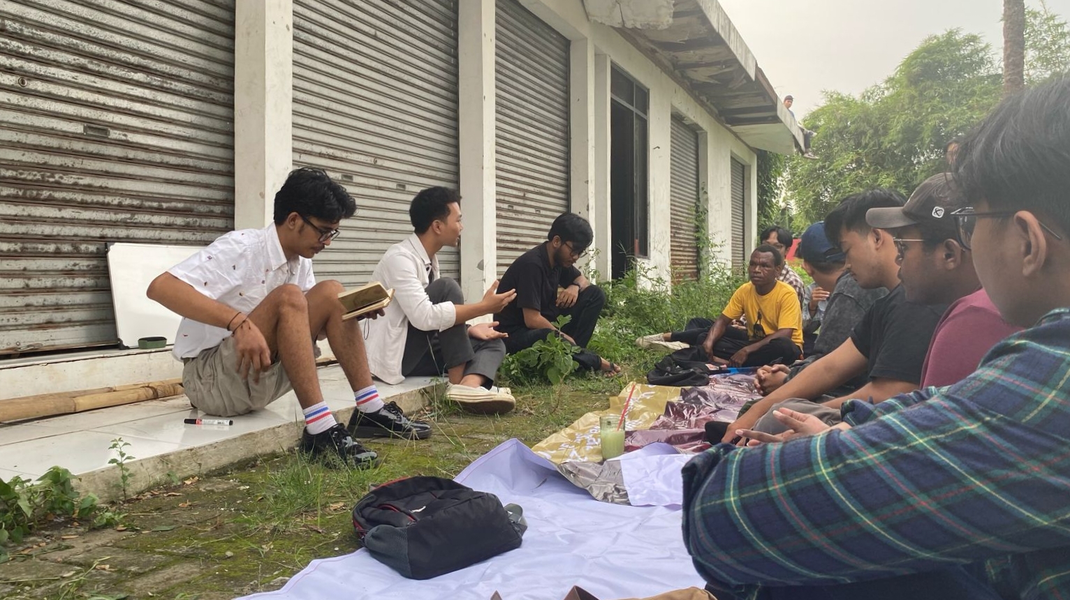 Thumbnail Artikel Menggali Akar Penindasan dan Sejarah Kapitalisme Kolonial di Papua: Sorotan Diskusi Publik di Universitas Singaperbangsa Karawang