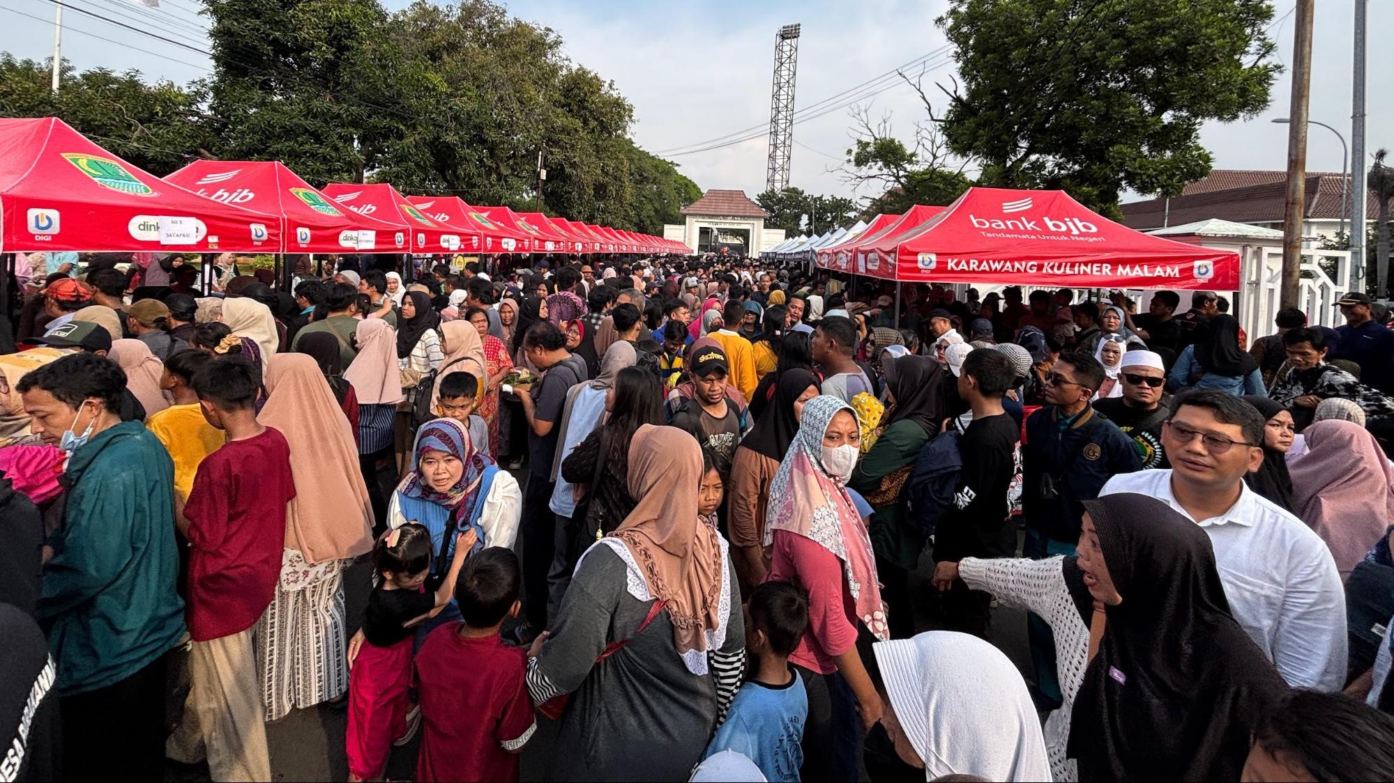 Thumbnail Artikel Imbas dari Acara Makan Gratis, Kepadatan Tak Bisa Dihindari
